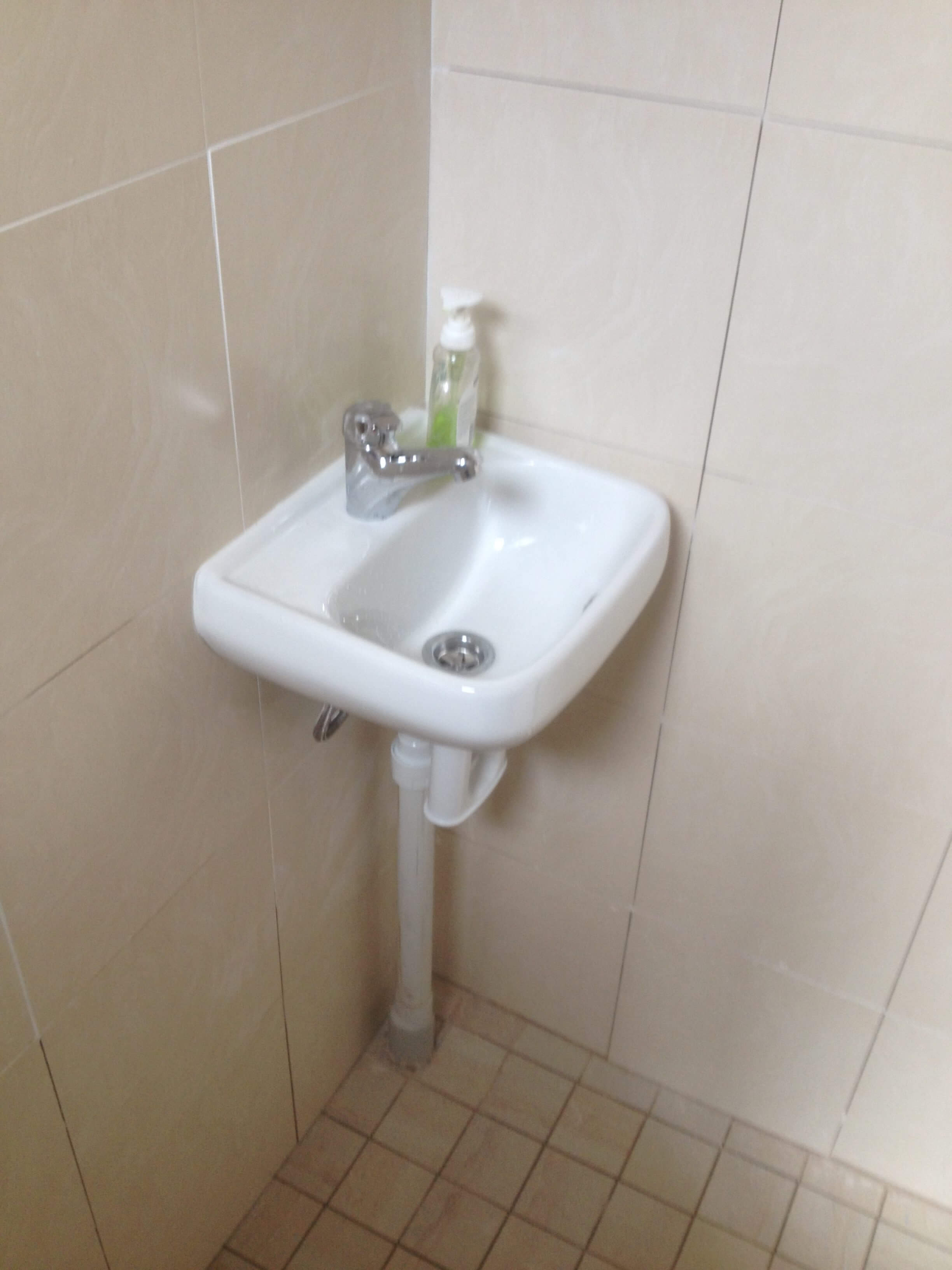 Everyday Plumbers Plumbing Fittings and Sanitary Fixtures - Bathroom Sink 2454